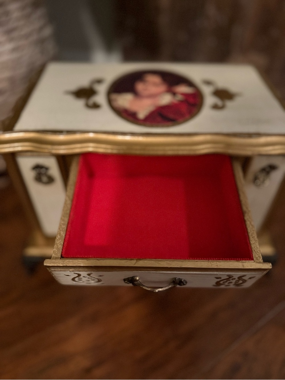Vintage 1970s Florentine-Style Wooden Musical Jewelry Box With Original PriceTag - Picture 10 of 16